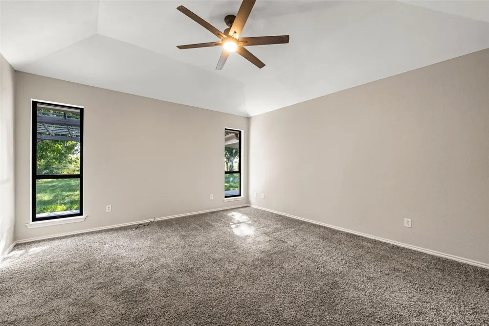 209 Bonham Drive Hewitt, TX 76643