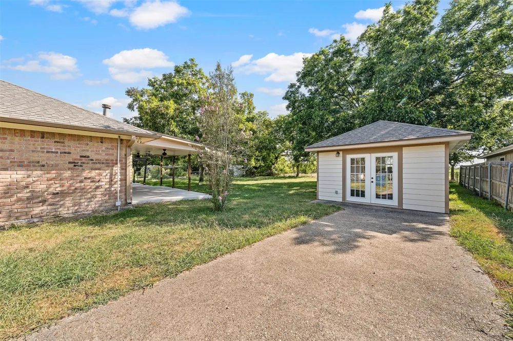 209 Bonham Drive Hewitt, TX 76643