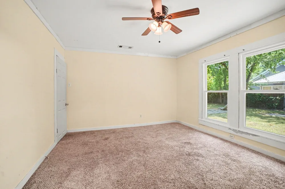 407 W 4th Street Kaufman, TX 75142