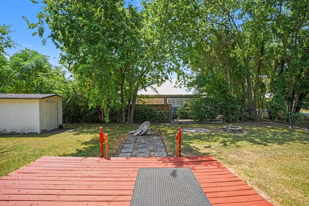 407 W 4th Street Kaufman, TX 75142