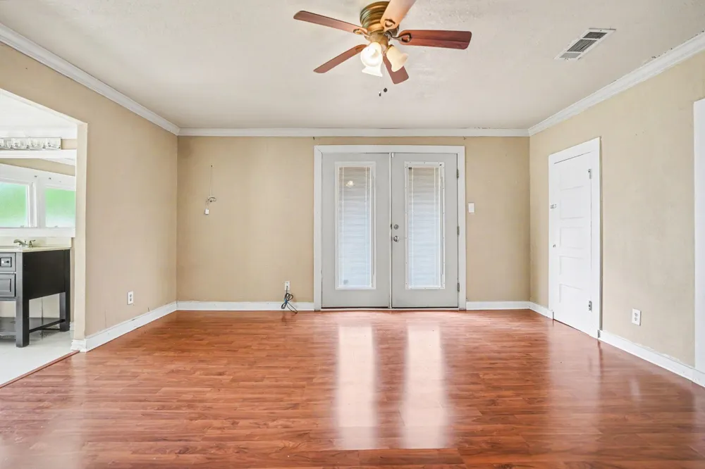 407 W 4th Street Kaufman, TX 75142