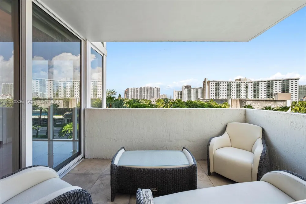 19111 Collins Ave #403 Sunny Isles Beach, FL 33160