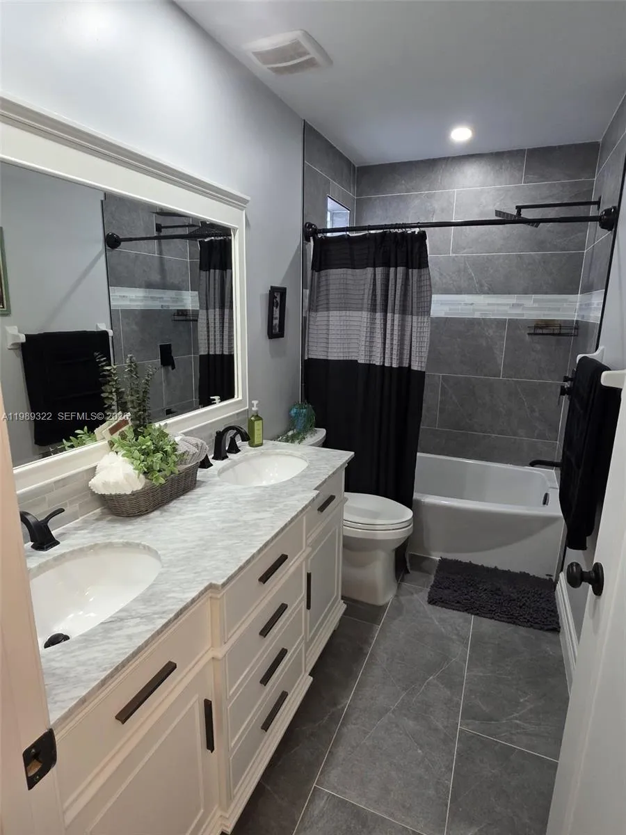 680 NW 159th Ave Pembroke Pines, FL 33028