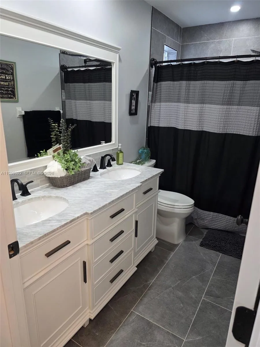 680 NW 159th Ave Pembroke Pines, FL 33028