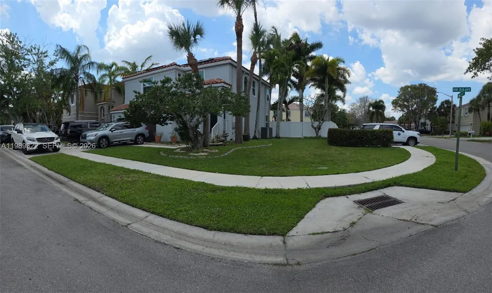 680 NW 159th Ave Pembroke Pines, FL 33028