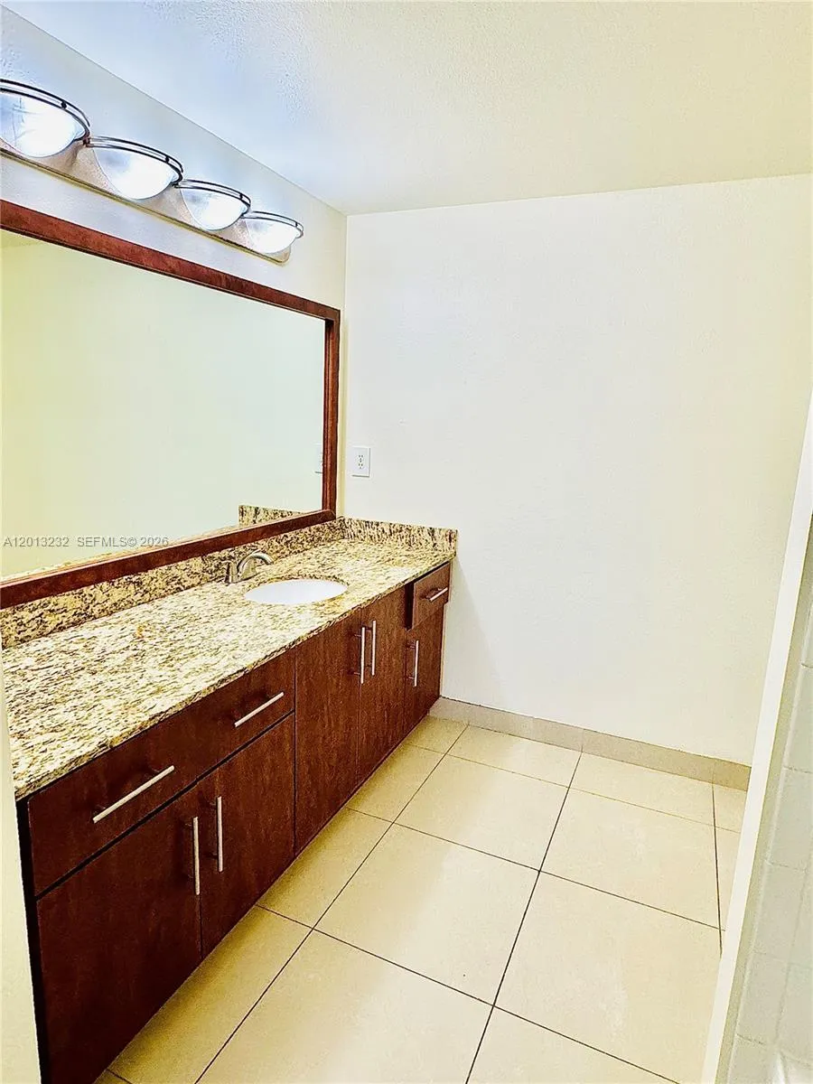 220 SW 116th Ave #15207 Pembroke Pines, FL 33025