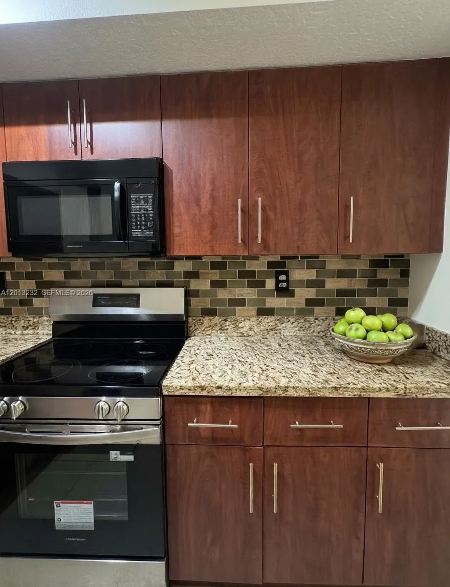 220 SW 116th Ave #15207 Pembroke Pines, FL 33025