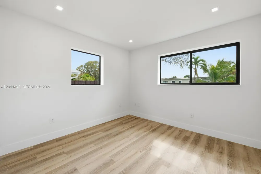 3021 SW 12th St Miami, FL 33135