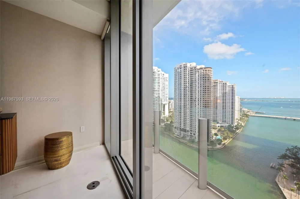 300 Biscayne Blvd Way #2106 Miami, FL 33131