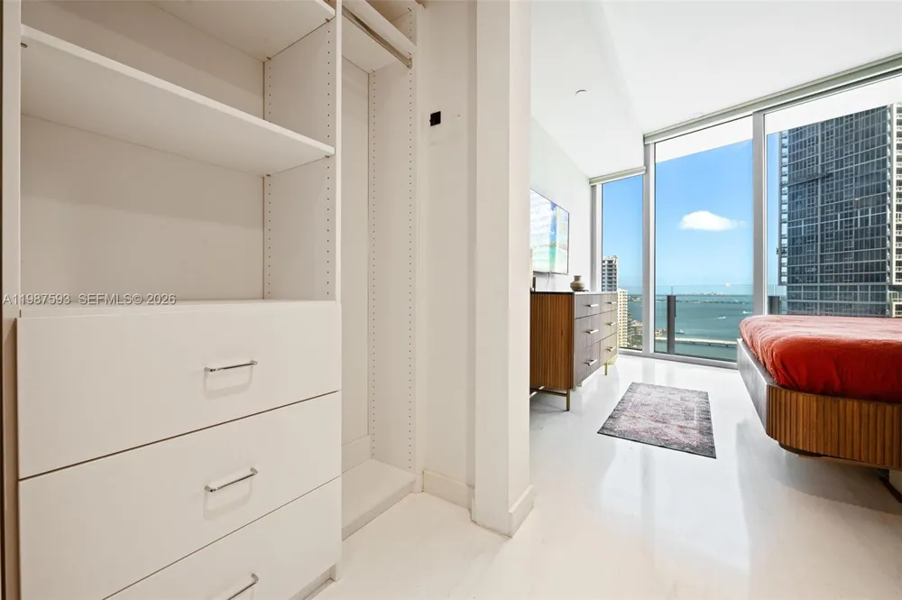 300 Biscayne Blvd Way #2106 Miami, FL 33131