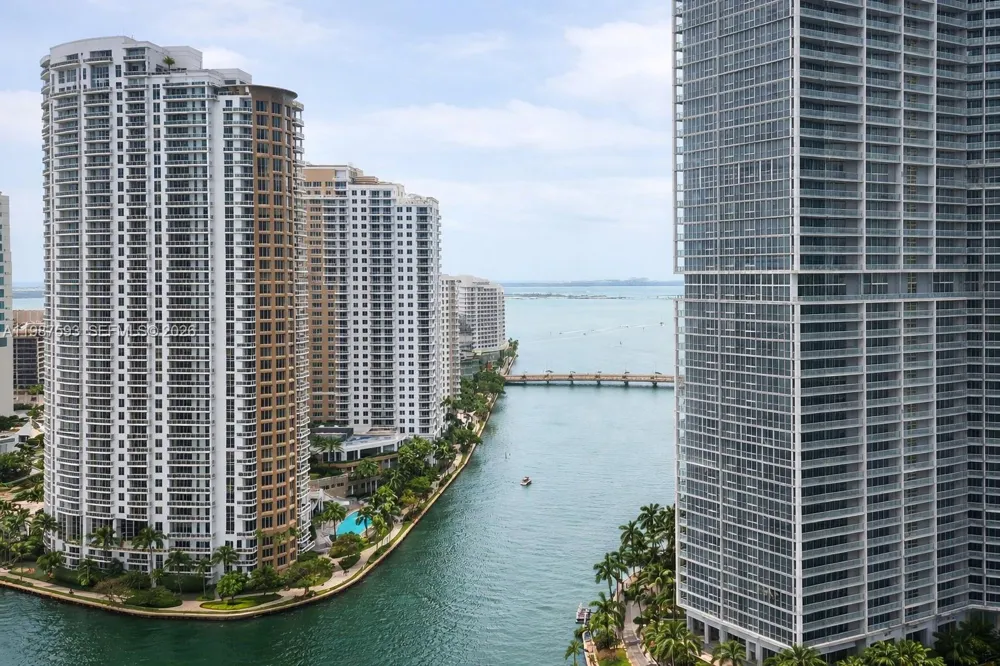 300 Biscayne Blvd Way #2106 Miami, FL 33131
