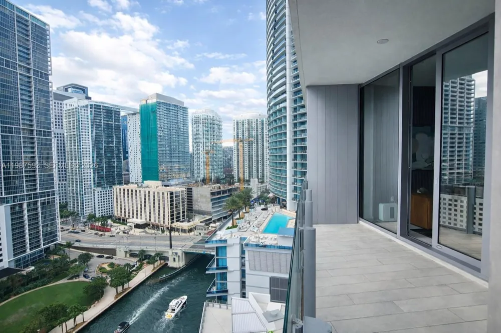 300 Biscayne Blvd Way #2106 Miami, FL 33131