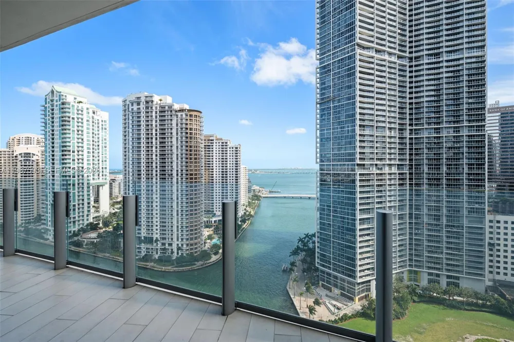 300 Biscayne Blvd Way #2106 Miami, FL 33131