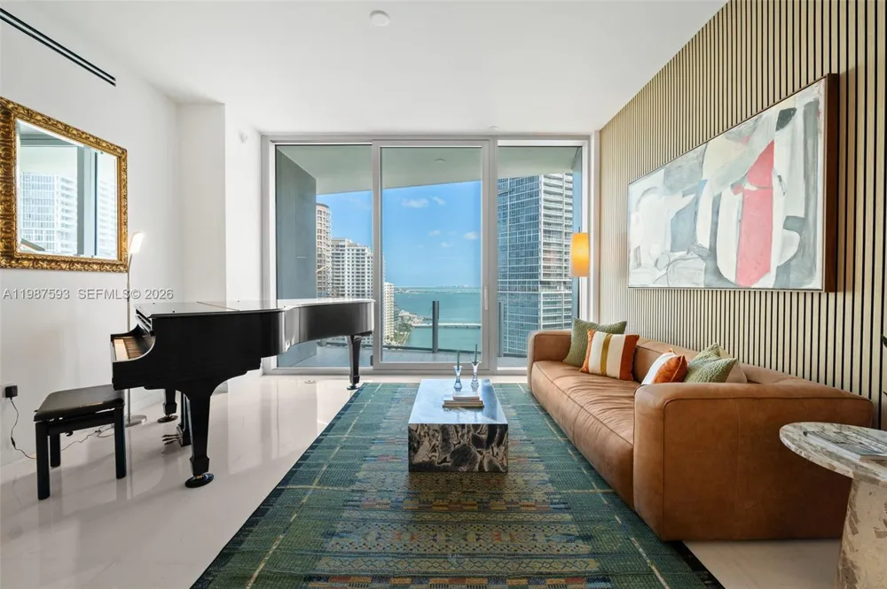 300 Biscayne Blvd Way #2106 Miami, FL 33131