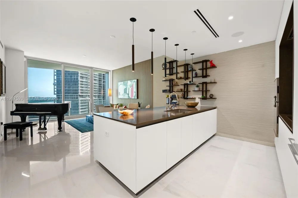 300 Biscayne Blvd Way #2106 Miami, FL 33131