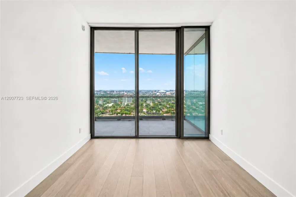 175 25 RD #3303 Miami, FL 33129