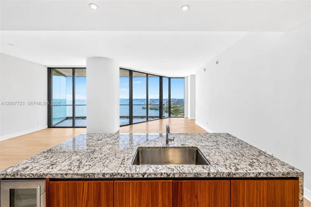 175 25 RD #3303 Miami, FL 33129