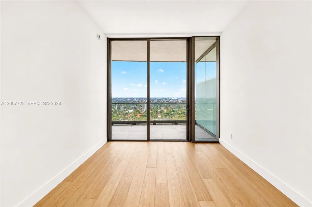 175 25 RD #3303 Miami, FL 33129