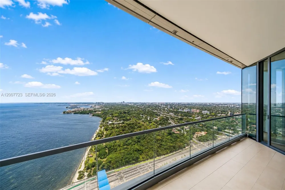 175 25 RD #3303 Miami, FL 33129