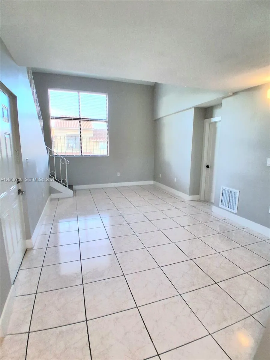 2770 W 60th Pl #201 Hialeah, FL 33016