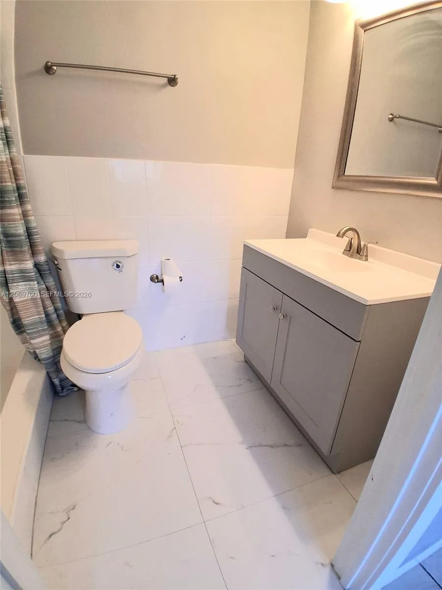 2770 W 60th Pl #201 Hialeah, FL 33016
