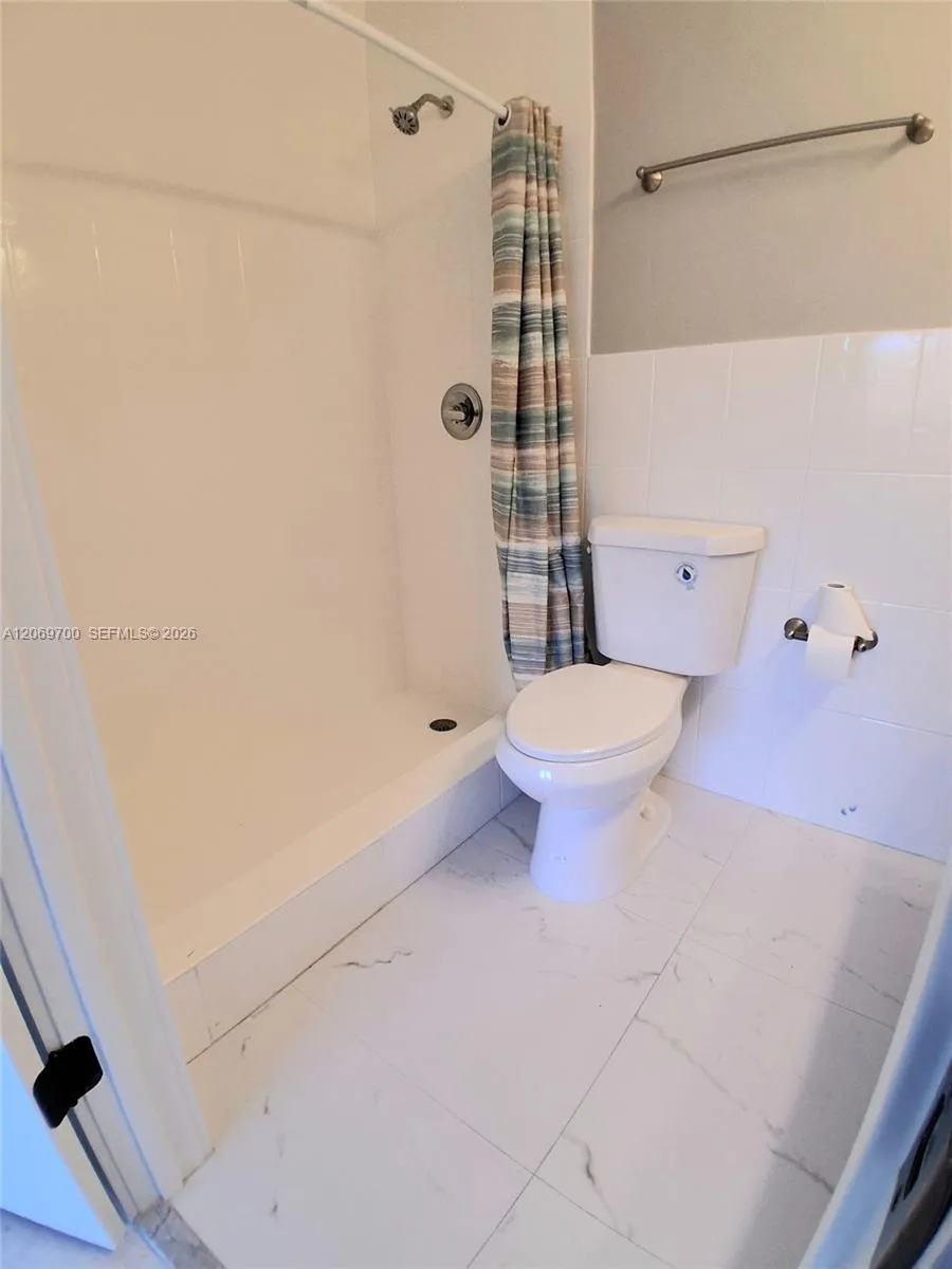 2770 W 60th Pl #201 Hialeah, FL 33016