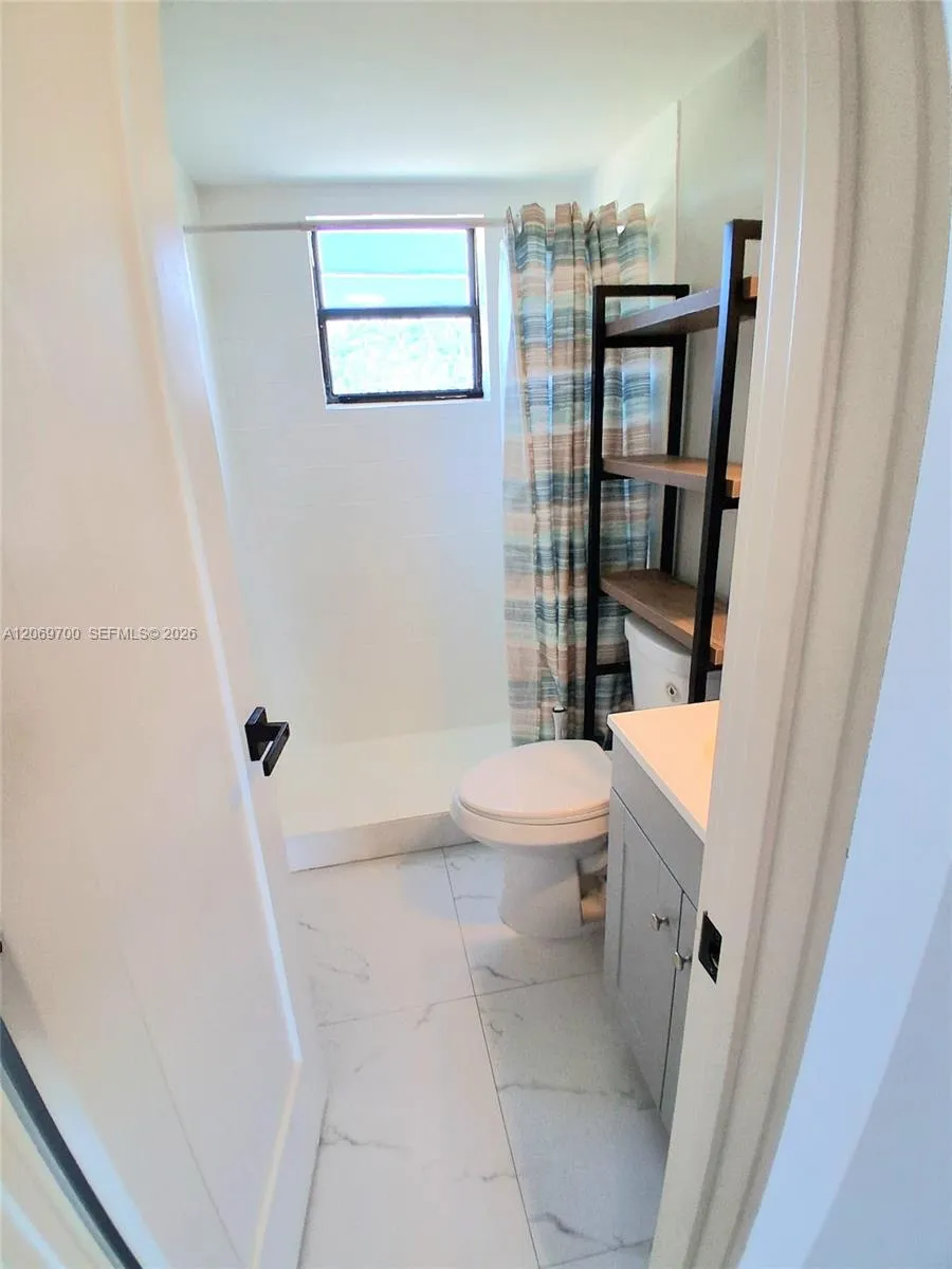 2770 W 60th Pl #201 Hialeah, FL 33016