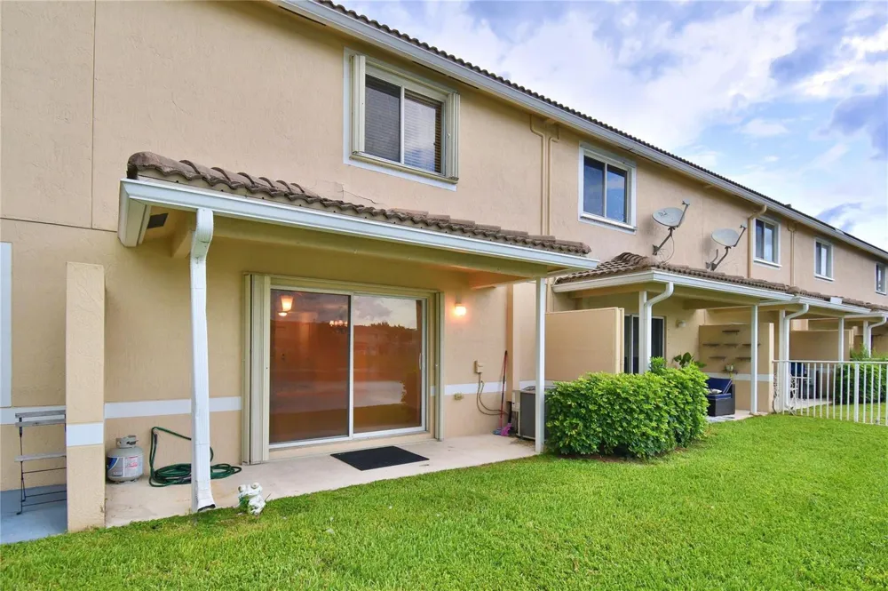 8982 Chambers Street Tamarac, FL 33321