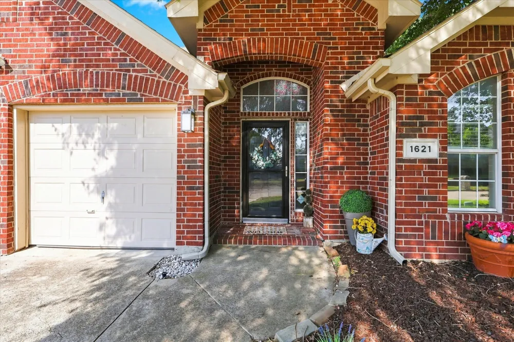 1621 Nicole Lane Garland, TX 75040