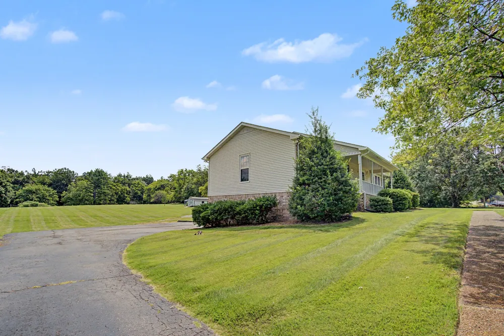 356 Lee Rd Cottontown, TN 37048