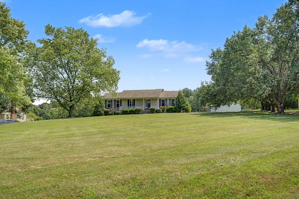 356 Lee Rd Cottontown, TN 37048