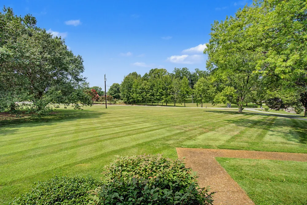 356 Lee Rd Cottontown, TN 37048