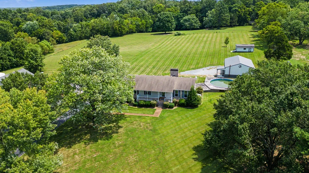 356 Lee Rd Cottontown, TN 37048