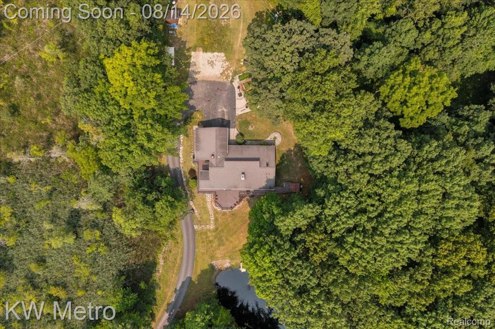 3050 Indian Lake Road Addison Township, MI 48370