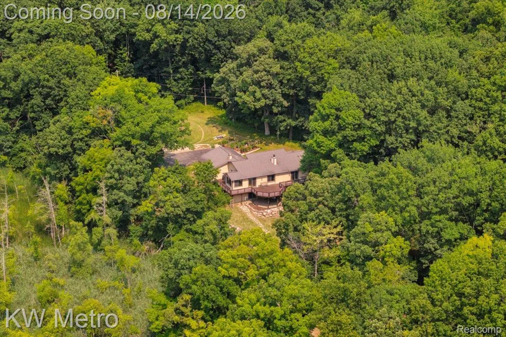 3050 Indian Lake Road Addison Township, MI 48370