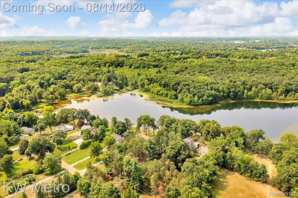 3050 Indian Lake Road Addison Township, MI 48370