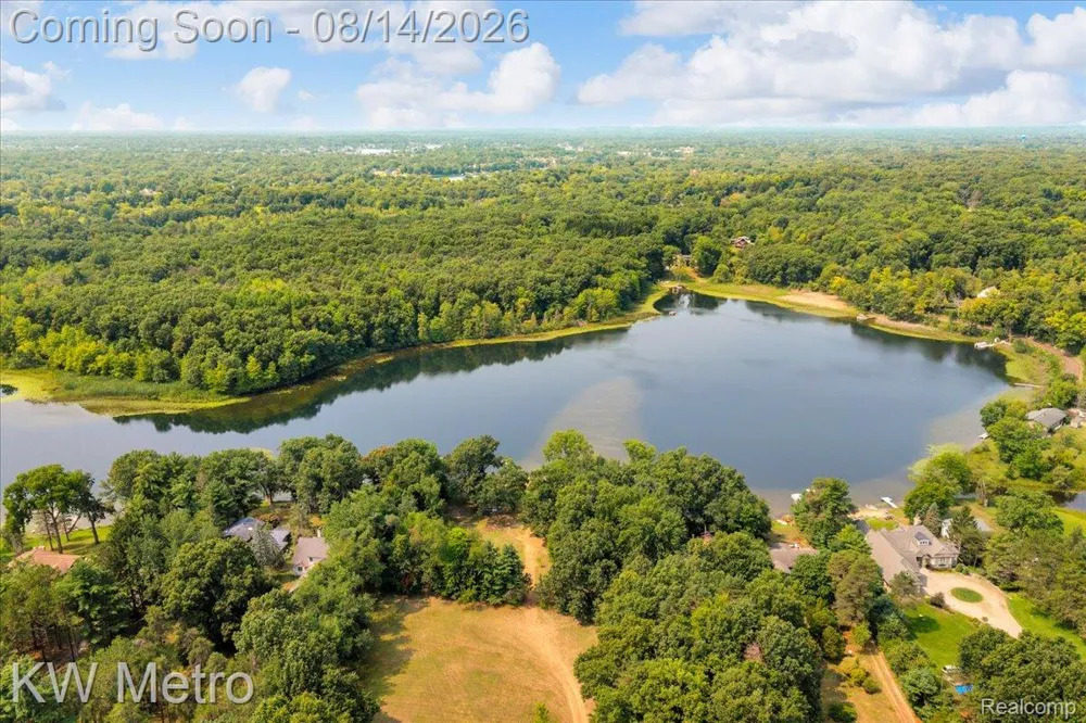 3050 Indian Lake Road Addison Township, MI 48370