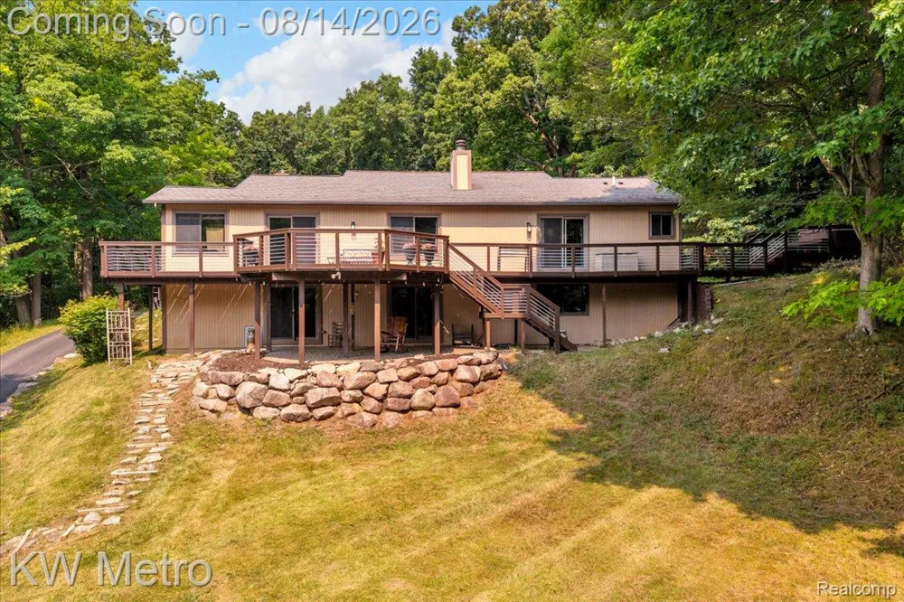 3050 Indian Lake Road Addison Township, MI 48370