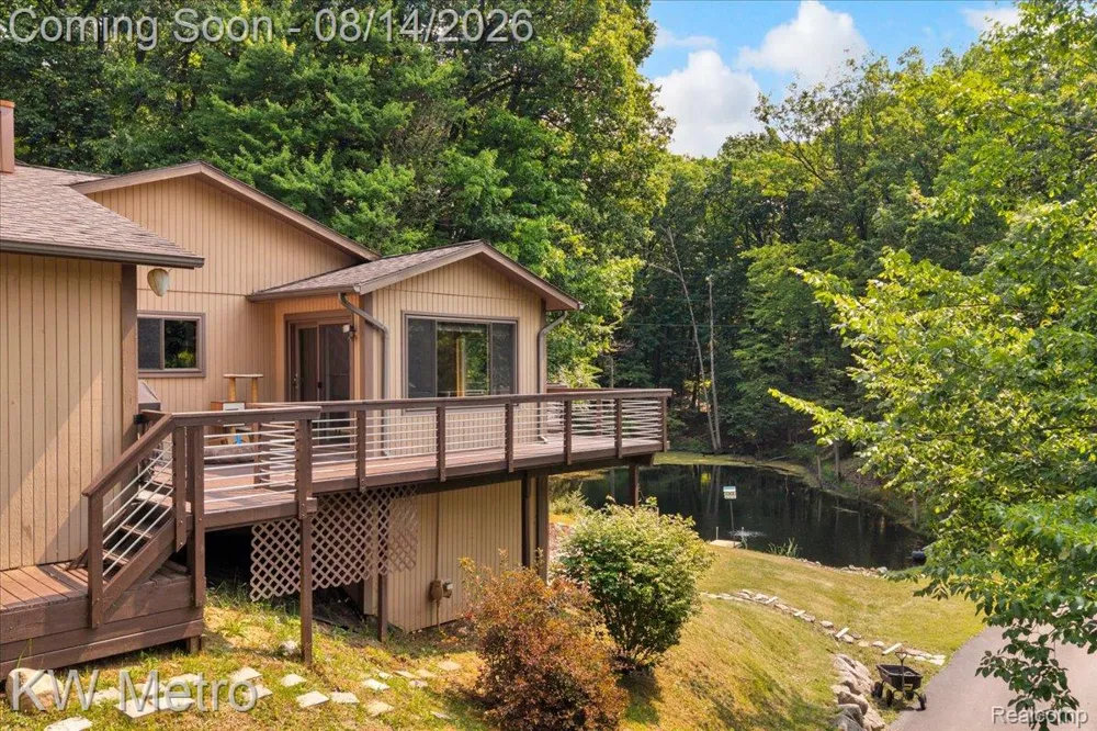3050 Indian Lake Road Addison Township, MI 48370