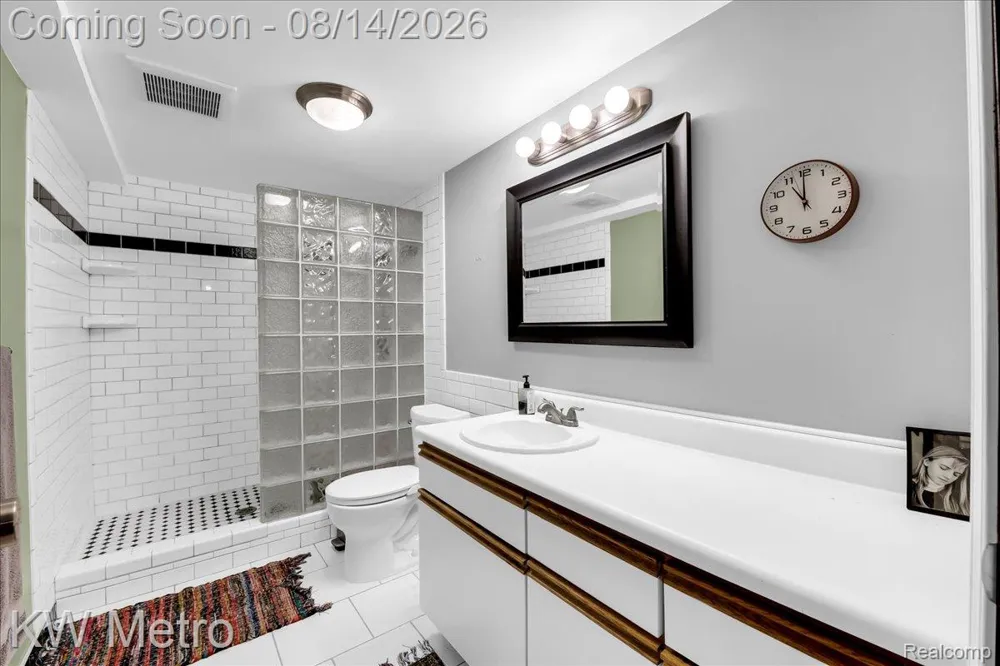 3050 Indian Lake Road Addison Township, MI 48370