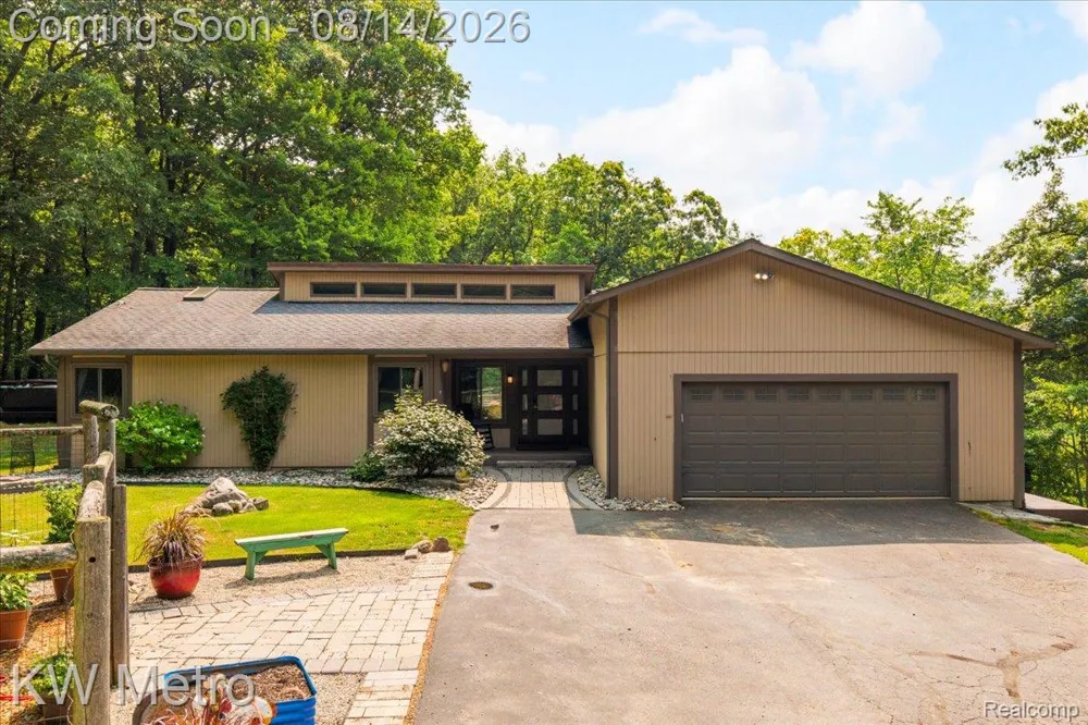 3050 Indian Lake Road Addison Township, MI 48370