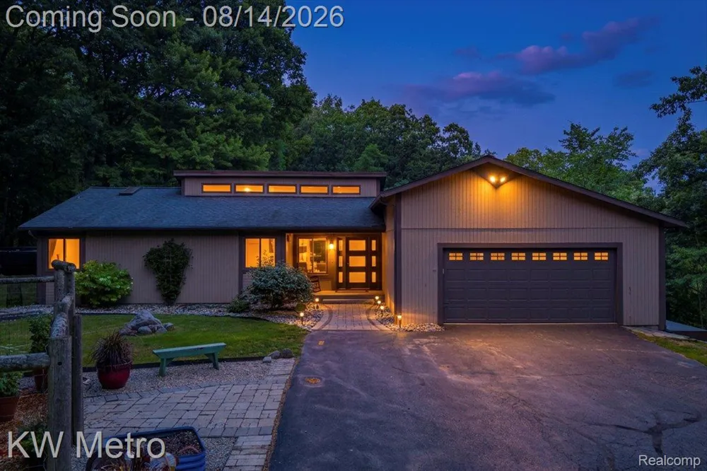 3050 Indian Lake Road Addison Township, MI 48370