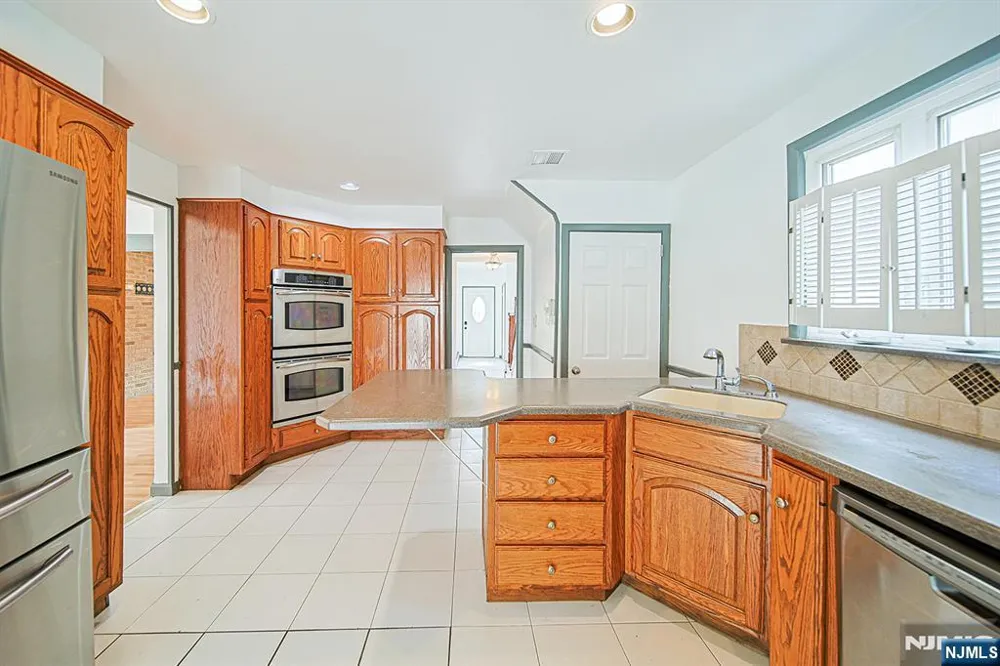 709 Kingsland Avenue Ridgefield, NJ 07657