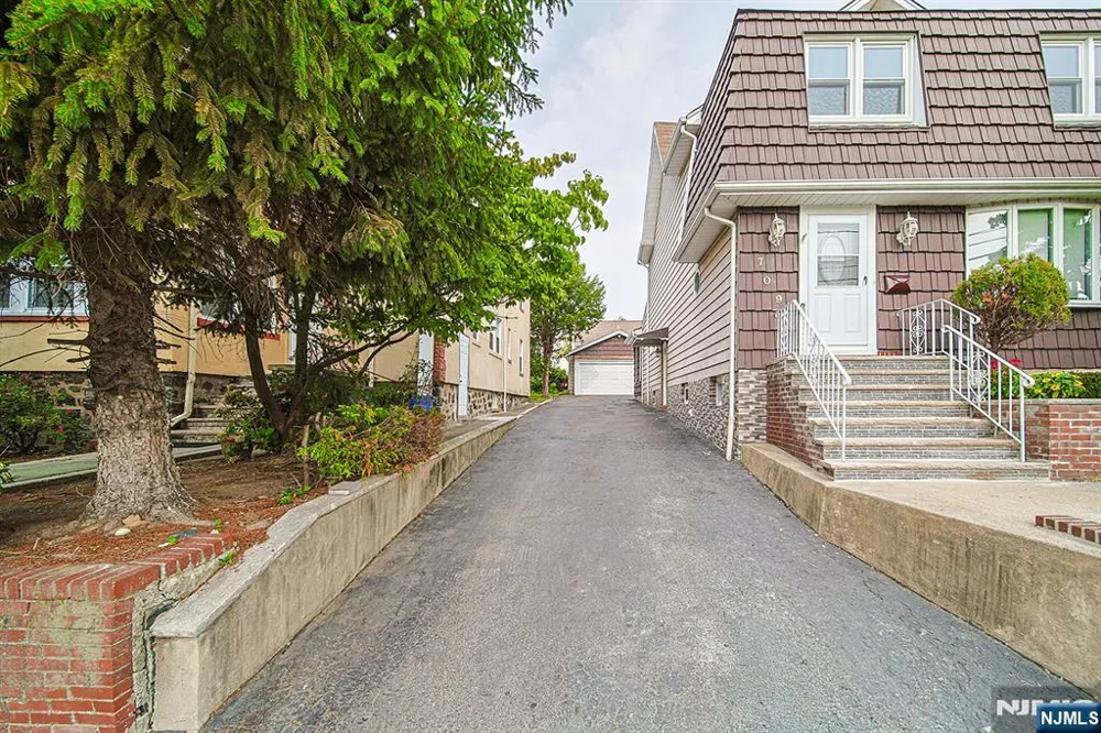 709 Kingsland Avenue Ridgefield, NJ 07657