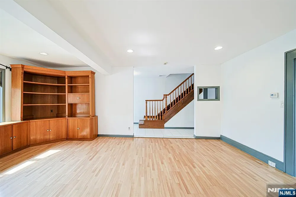 709 Kingsland Avenue Ridgefield, NJ 07657