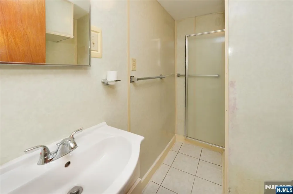 151 Hickory Avenue Bergenfield, NJ 07621