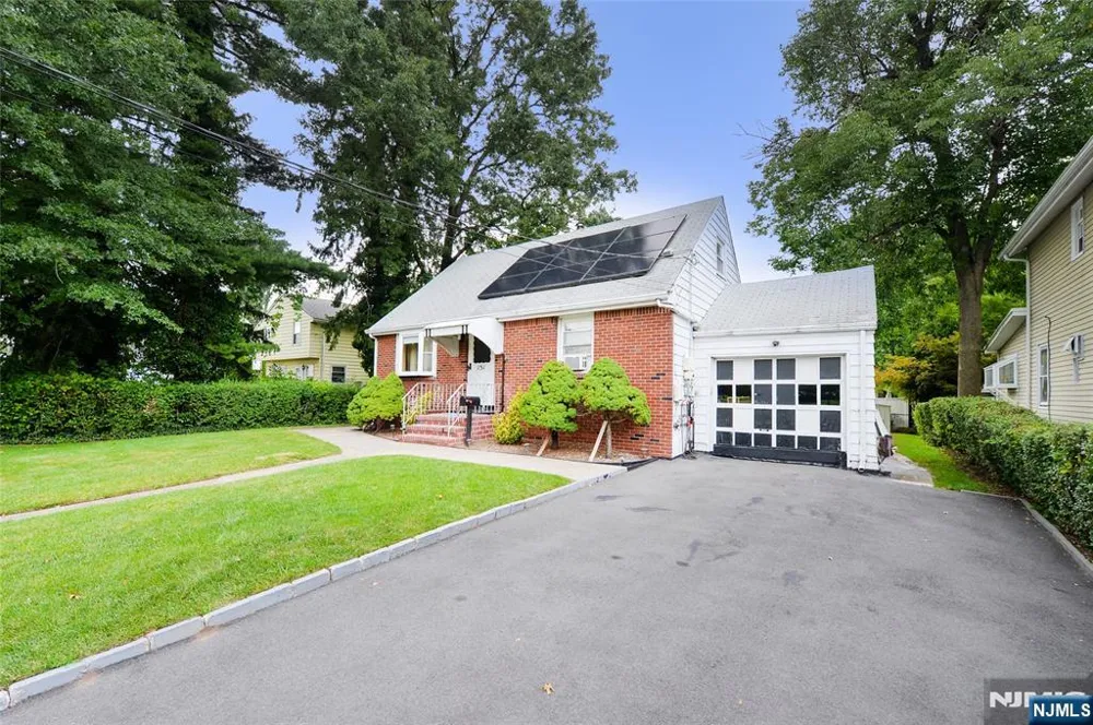151 Hickory Avenue Bergenfield, NJ 07621