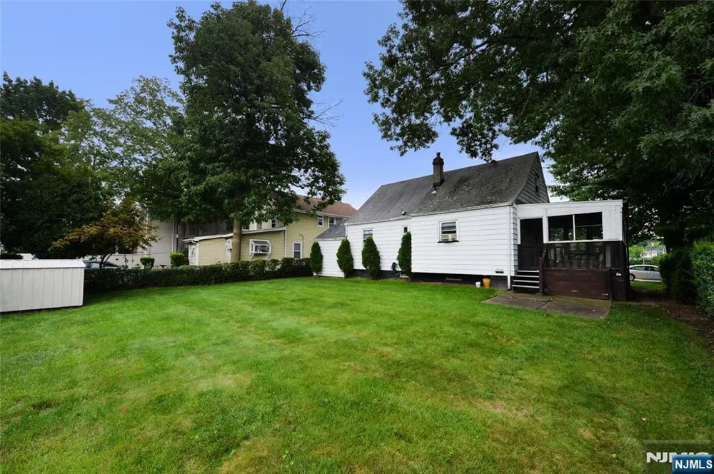 151 Hickory Avenue Bergenfield, NJ 07621