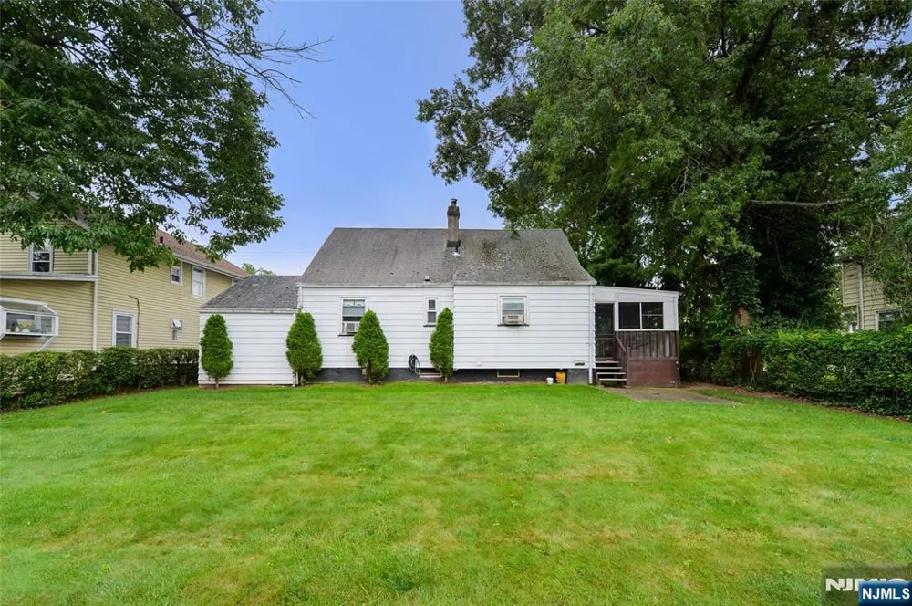 151 Hickory Avenue Bergenfield, NJ 07621