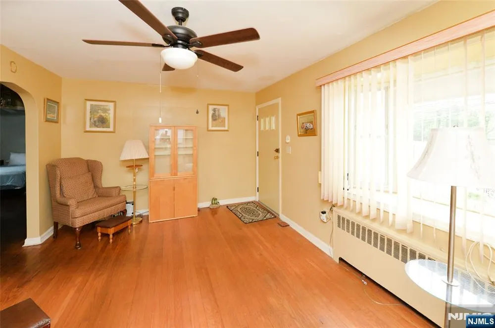 151 Hickory Avenue Bergenfield, NJ 07621